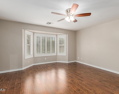 16523 W Saguaro Lane - Photo Thumbnail 5