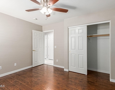 16523 W Saguaro Lane - Photo Thumbnail 12