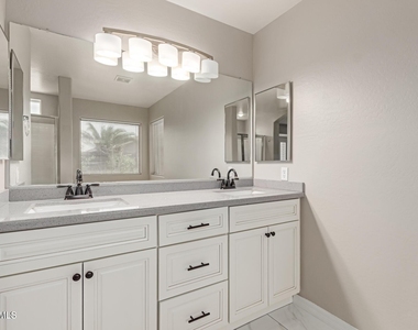 16523 W Saguaro Lane - Photo Thumbnail 7