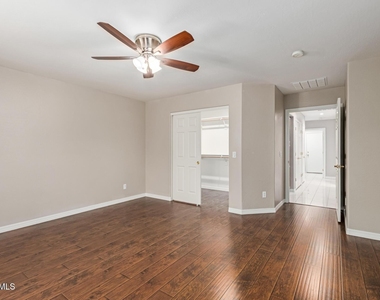 16523 W Saguaro Lane - Photo Thumbnail 6