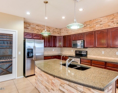 6113 S 44th Lane - Photo Thumbnail 9