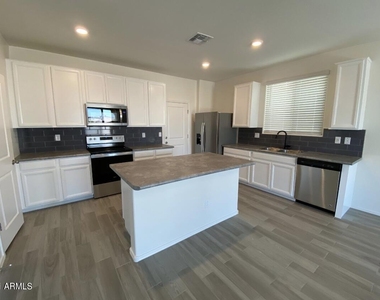 7243 N 125th Drive - Photo Thumbnail 4