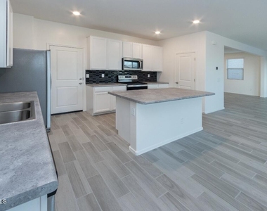 7243 N 125th Drive - Photo Thumbnail 6