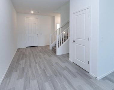 7243 N 125th Drive - Photo Thumbnail 3