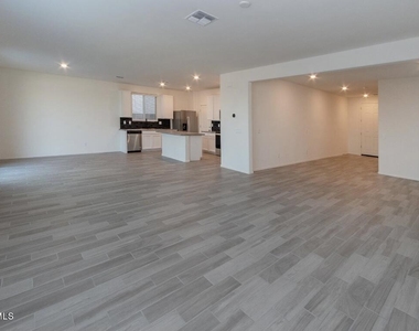 7243 N 125th Drive - Photo Thumbnail 11