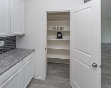 7243 N 125th Drive - Photo Thumbnail 10