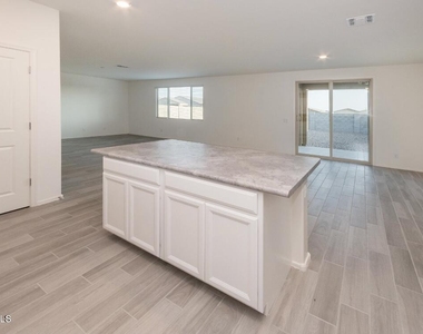 7243 N 125th Drive - Photo Thumbnail 8