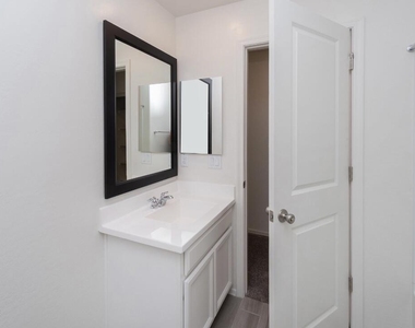 7243 N 125th Drive - Photo Thumbnail 15