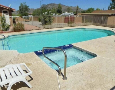 1336 E Mountain View Road - Photo Thumbnail 21
