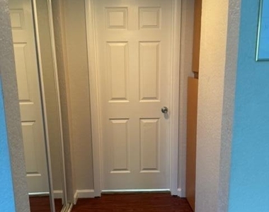 1336 E Mountain View Road - Photo Thumbnail 13