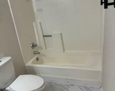 1336 E Mountain View Road - Photo Thumbnail 19