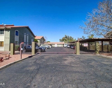 1336 E Mountain View Road - Photo Thumbnail 1