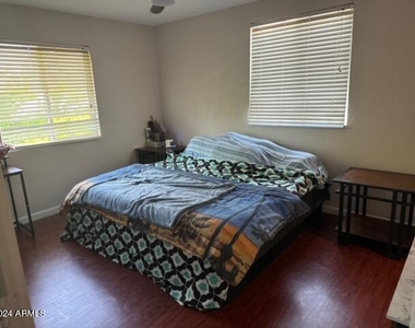 1336 E Mountain View Road - Photo Thumbnail 10