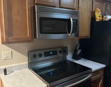 1336 E Mountain View Road - Photo Thumbnail 9