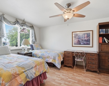9807 W Mockingbird Drive - Photo Thumbnail 17