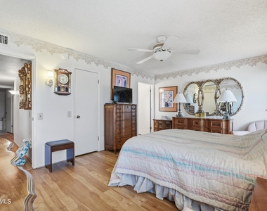 9807 W Mockingbird Drive - Photo Thumbnail 22