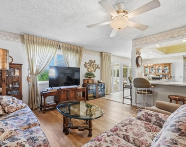 9807 W Mockingbird Drive - Photo Thumbnail 8