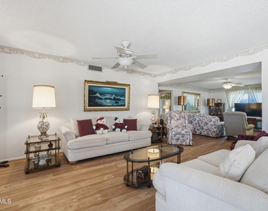 9807 W Mockingbird Drive - Photo Thumbnail 4