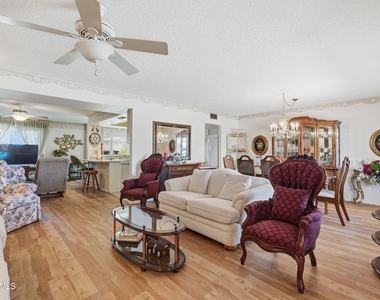 9807 W Mockingbird Drive - Photo Thumbnail 3