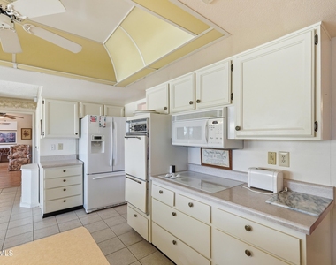 9807 W Mockingbird Drive - Photo Thumbnail 12