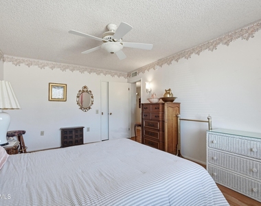 9807 W Mockingbird Drive - Photo Thumbnail 27