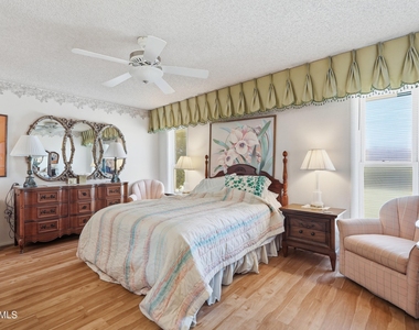 9807 W Mockingbird Drive - Photo Thumbnail 19