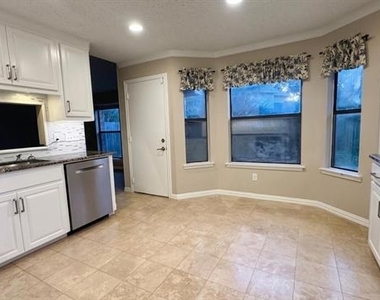 6606 Cliffwood Court - Photo Thumbnail 16