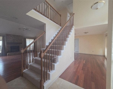6606 Cliffwood Court - Photo Thumbnail 4
