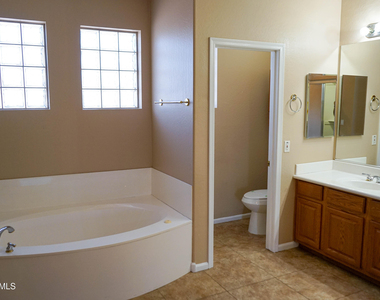 541 N Danielson Way - Photo Thumbnail 58