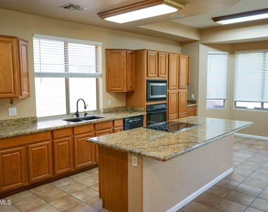 541 N Danielson Way - Photo Thumbnail 6