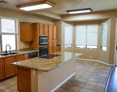 541 N Danielson Way - Photo Thumbnail 7