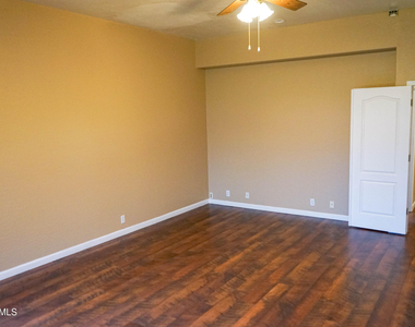 541 N Danielson Way - Photo Thumbnail 28