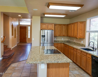 541 N Danielson Way - Photo Thumbnail 11