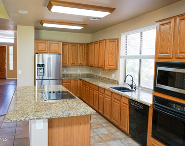 541 N Danielson Way - Photo Thumbnail 10