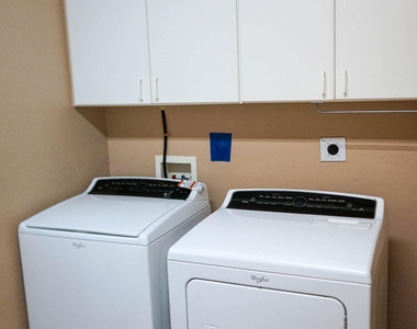 541 N Danielson Way - Photo Thumbnail 35