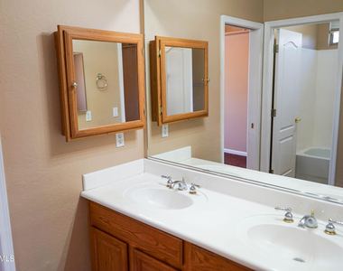 541 N Danielson Way - Photo Thumbnail 49
