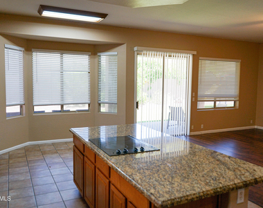 541 N Danielson Way - Photo Thumbnail 8