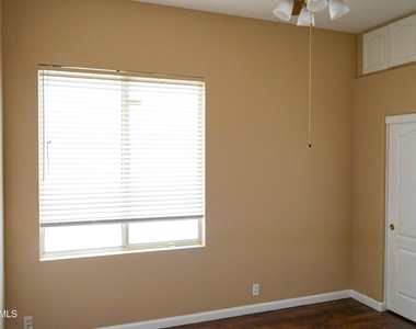 541 N Danielson Way - Photo Thumbnail 30