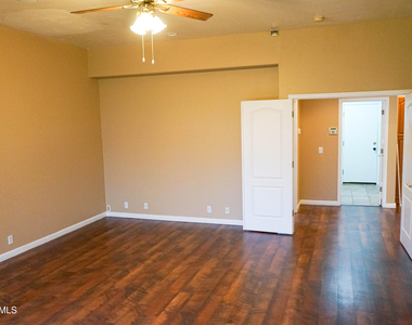 541 N Danielson Way - Photo Thumbnail 27