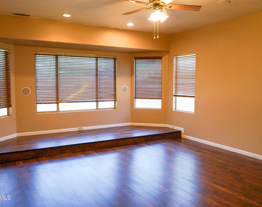 541 N Danielson Way - Photo Thumbnail 26