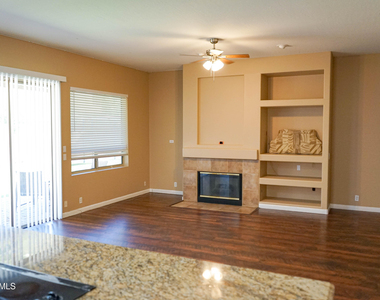 541 N Danielson Way - Photo Thumbnail 9