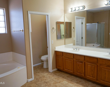 541 N Danielson Way - Photo Thumbnail 59