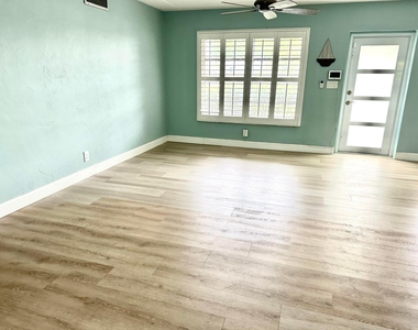 420 Se 12th Avenue - Photo Thumbnail 2