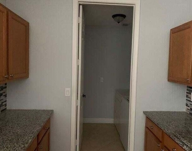 10480 Sw Stephanie Way - Photo Thumbnail 5
