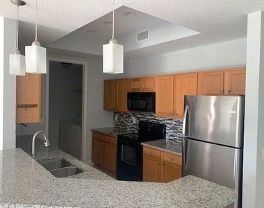 10480 Sw Stephanie Way - Photo Thumbnail 4