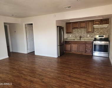 918 E Garfield Street - Photo Thumbnail 2