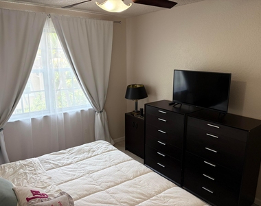 1803 N Flagler Drive - Photo Thumbnail 14