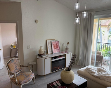 1803 N Flagler Drive - Photo Thumbnail 4