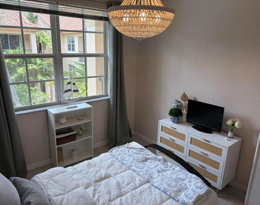 1803 N Flagler Drive - Photo Thumbnail 10