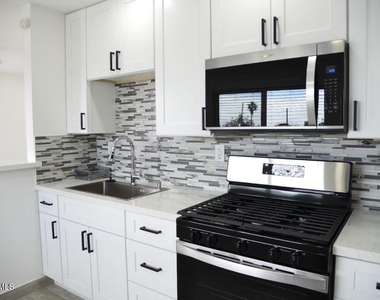 11033 N 16th Avenue - Photo Thumbnail 3